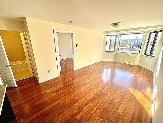3rd image of 8330 Kew Gardens Rd #2P
