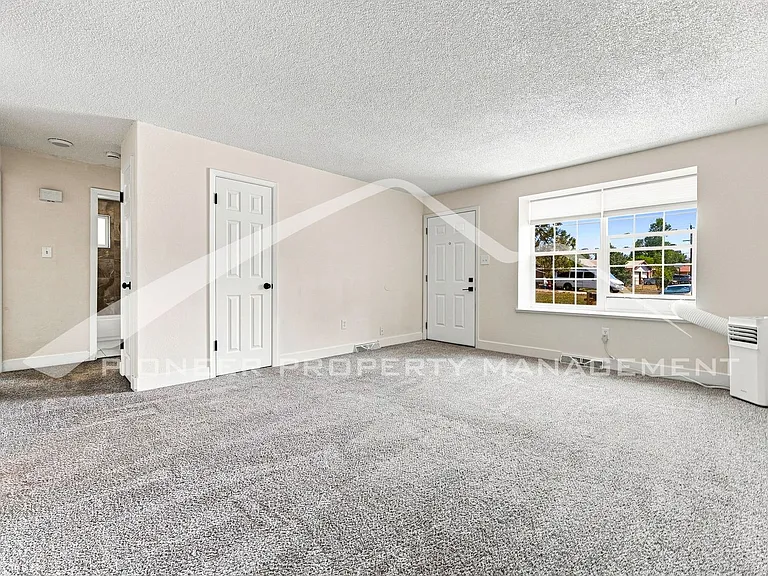 179 Eaton Ct — Photo 3