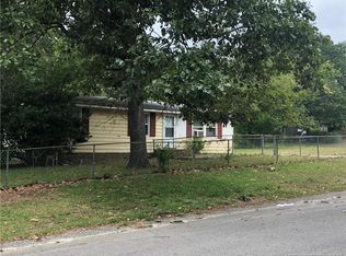 160 Pecan Dr, Spring Lake, NC 28390