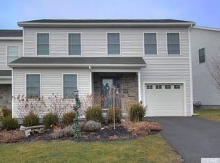 7 Academy Hl, Hudson, NY 12534