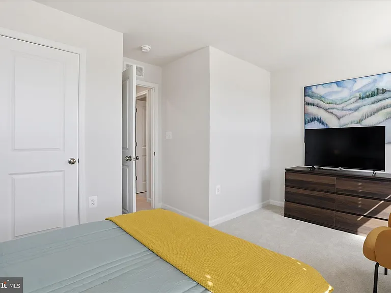 163 Anthem St — Photo 24
