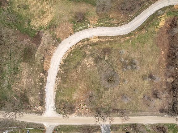 3rd image of 1056 Overlook Dr