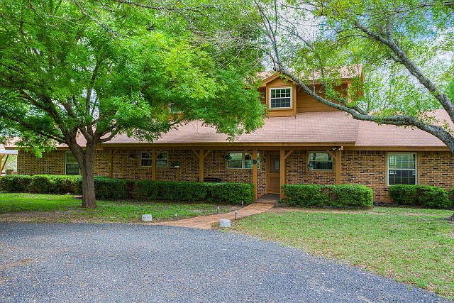 1st image of 211 Burney Ln