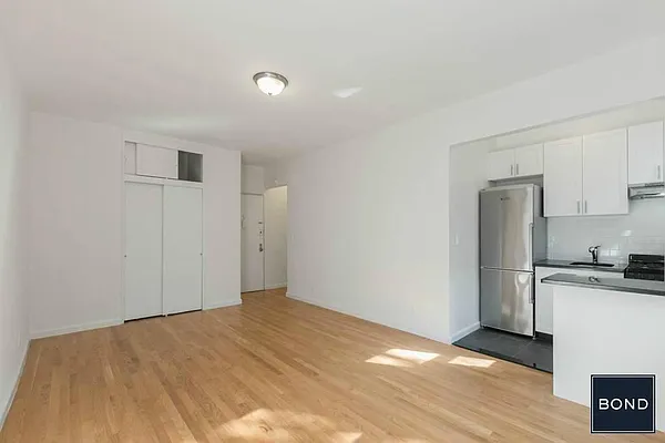 Rented by Bond New York | media 5