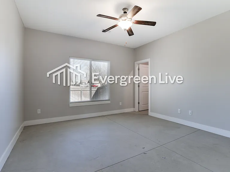 217 E Northern Ct — Photo 8