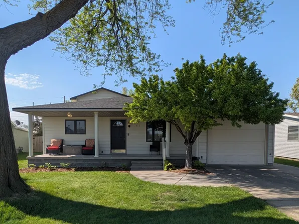 817 13th St, Gothenburg, NE 69138