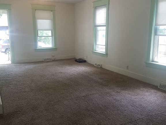 3rd image of 1003 N Division Ave