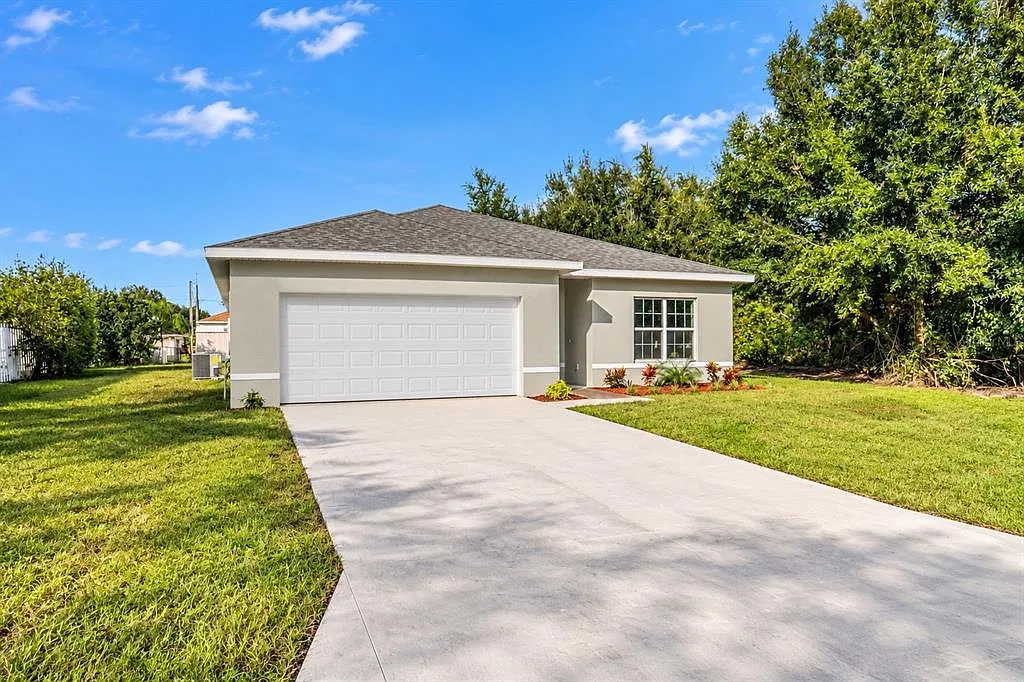 4 bed, 2.0 bath, 1695 sqft, $1,995 — Photo 1