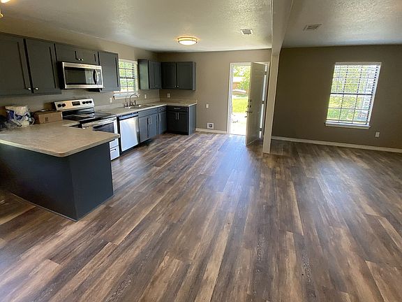 3rd image of 1502 Daffan Ave