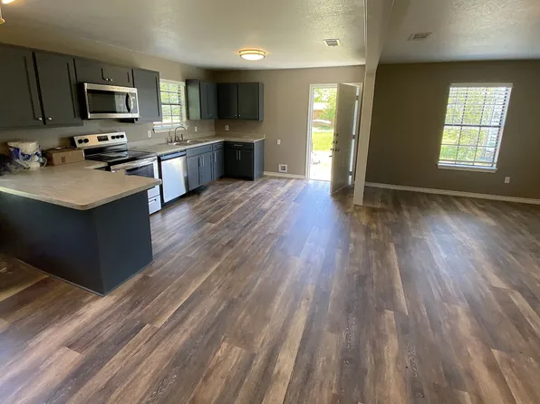 1502 Daffan Ave, Ennis, TX 75119