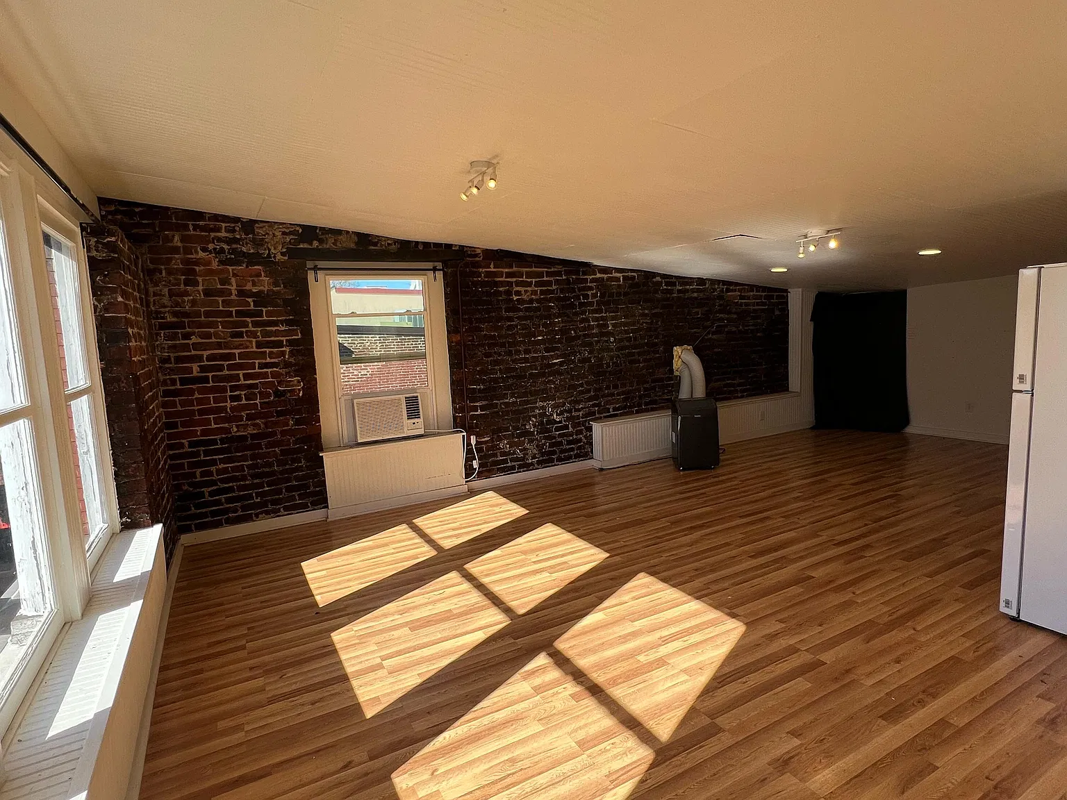 Studio, $1,350 — Photo 4