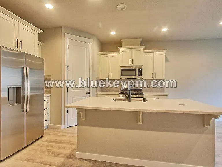18511 NE 44th Ave — Photo 5