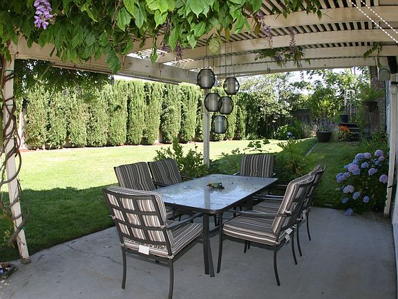 2nd image of 765 Mahogany Ln