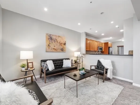 2604 E 20th St Unit 205, Signal Hill, CA 90755