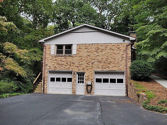 2nd image of 303 Rosewood Ln