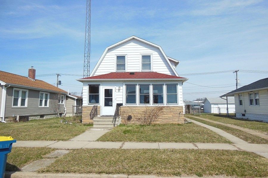 1st image of 608 E Marion St