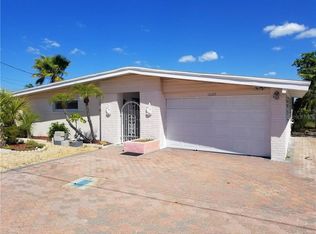 16105 5th St E, Redington Beach, FL 33708