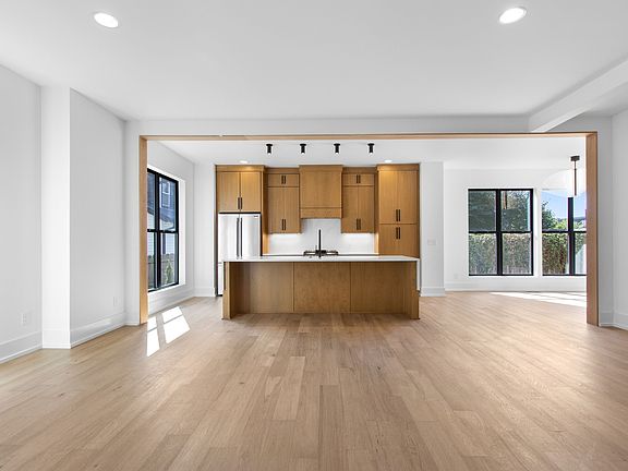 5th image of 108B N 9th St