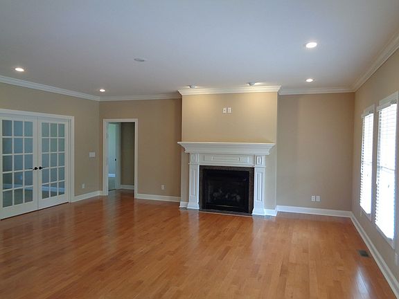 5th image of 355 Sycamore Ln