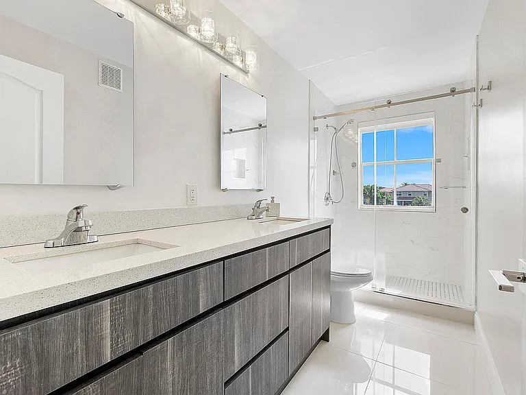 3923 SW 169th Ter — Photo 15