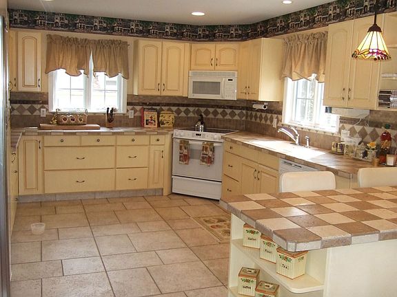 Eat-in-Kitchen with Tumbled Marble