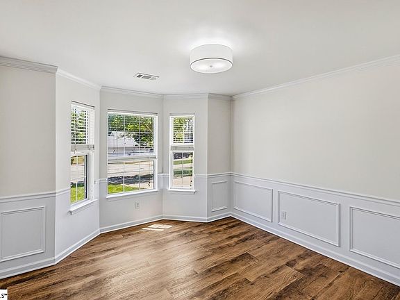 5th image of 204 Boggart Ct