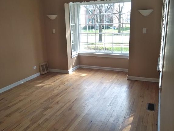 3rd image of 644 S 10th Ave