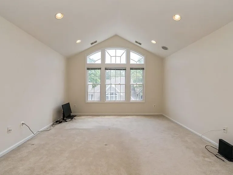 605 Binghampton Ln — Photo 29