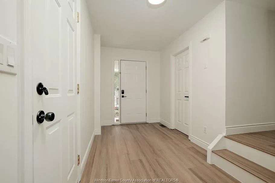 3 bed, 1.5 bath, $2,500 — Photo 2