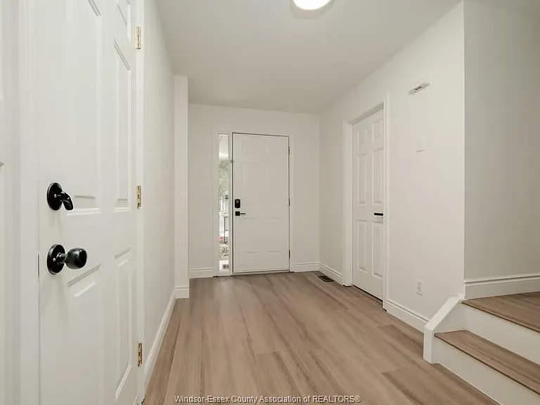 1662 Fieldcrest Ln — Photo 2