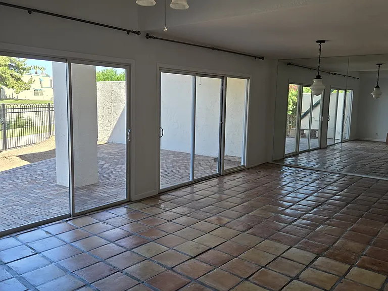 156 Laguna Royale Dr — Photo 14