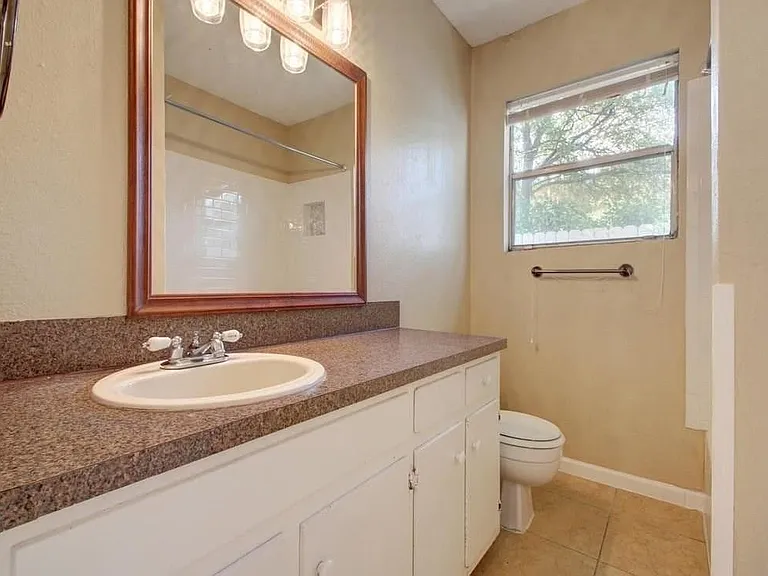 610 Genard St #B — Photo 12