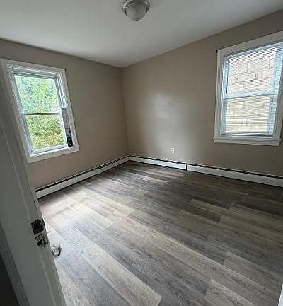 4th image of 928 Branch Ave