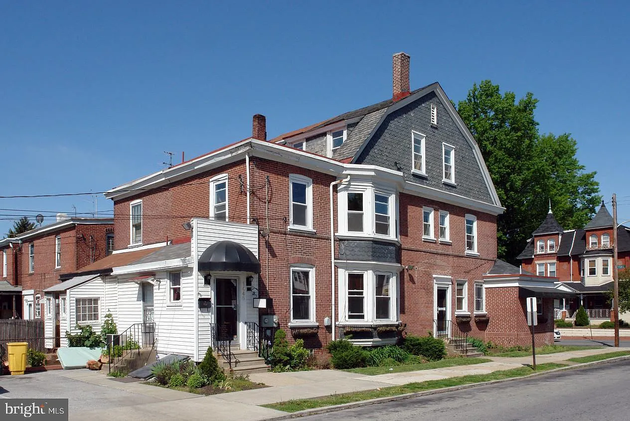 3 bed, 1200 sqft, $1,700 — Photo 3
