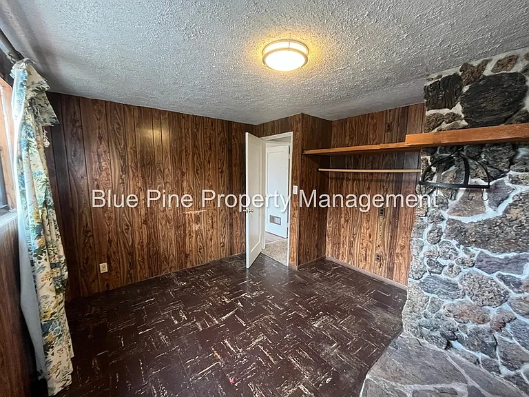 1080 Halsey St — Photo 10