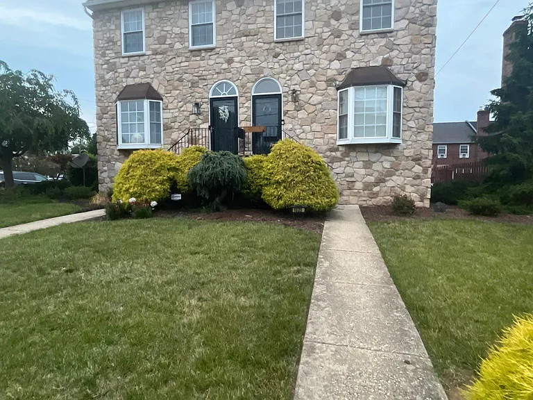 1525 Beech St — Photo 1