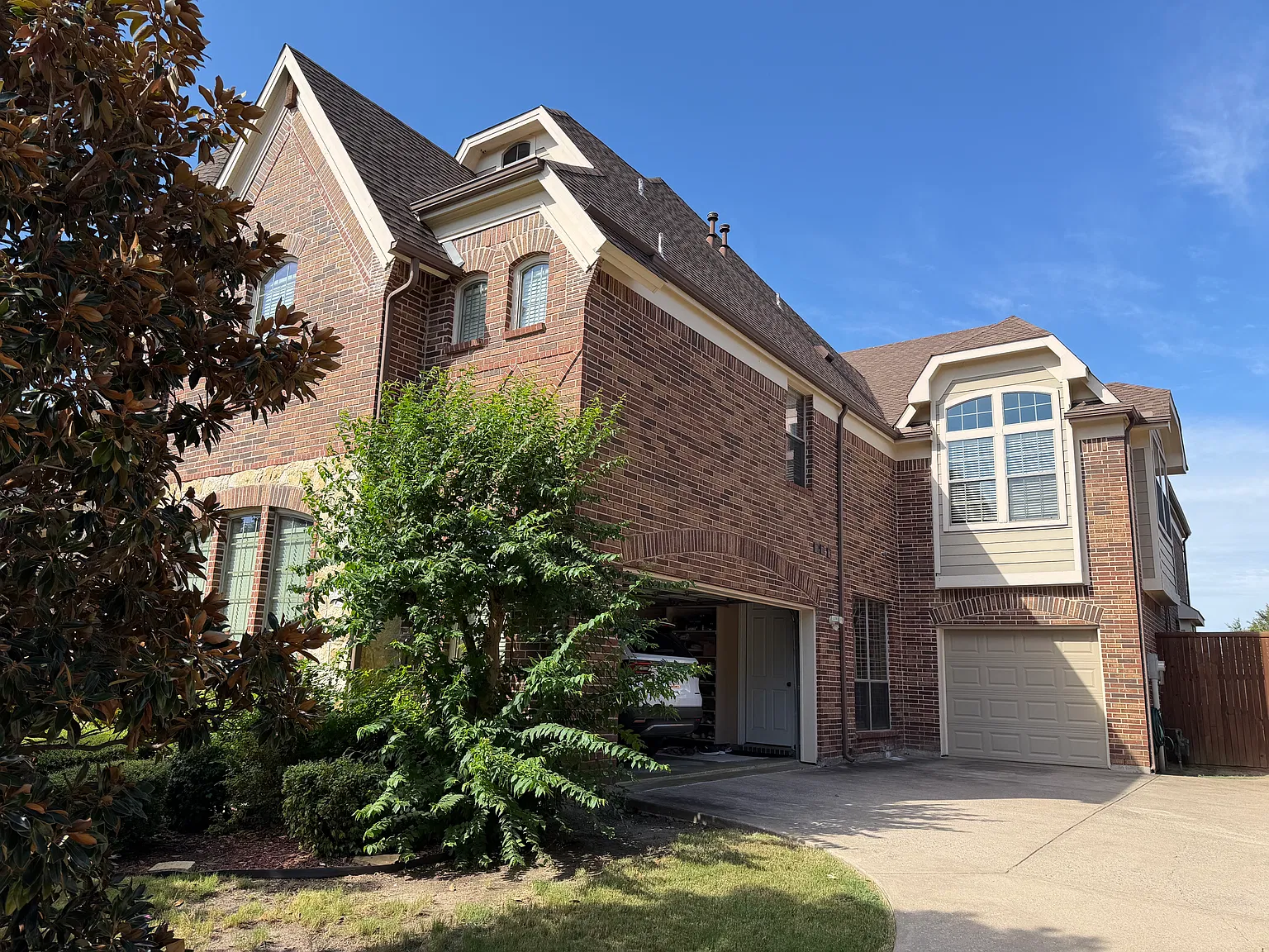 5 bed, 4.5 bath, 5012 sqft, $5,100 — Photo 2