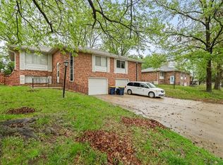 5630 NW Hillside Dr, Kansas City, MO 64151