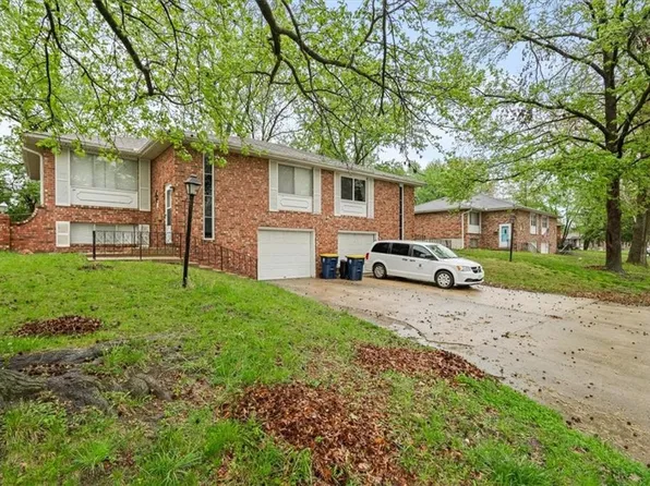 5630 NW Hillside Dr, Kansas City, MO 64151