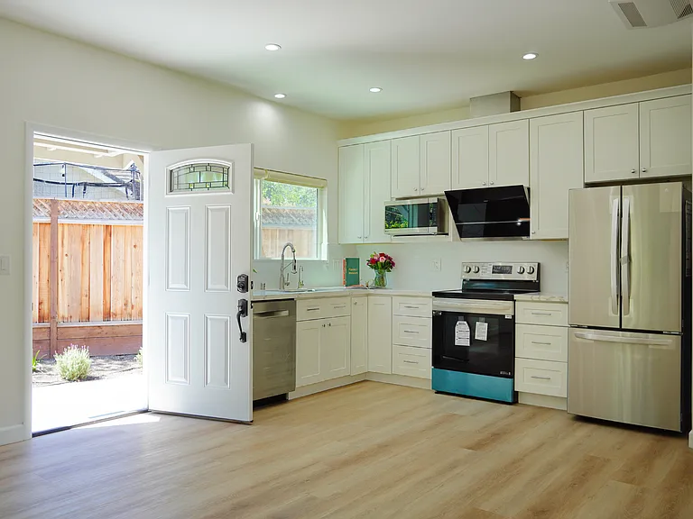 938 Heatherstone Ave — Photo 4
