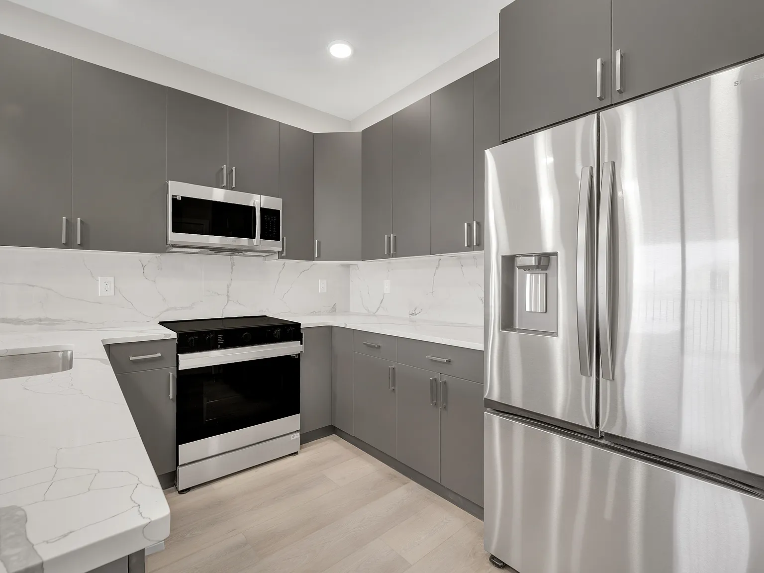2 bed, 900 sqft, $2,050 — Photo 3