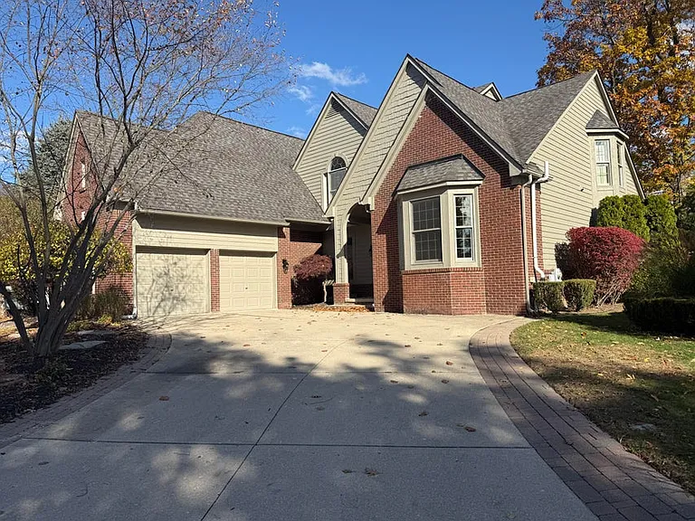 18145 Shoreline Ct — Photo 2