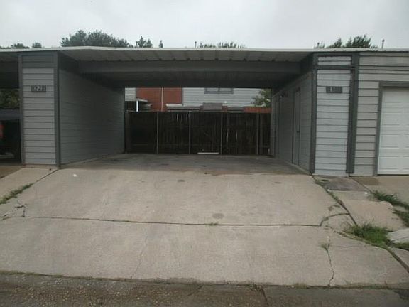 4th image of 313 Towne House Ln