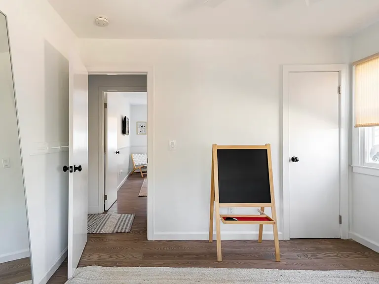 99 Harbor Blvd — Photo 20