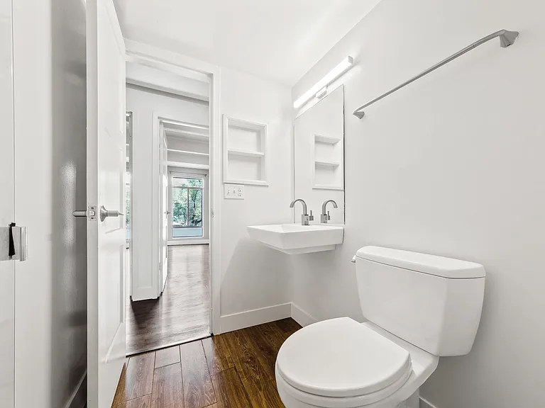 Luxe Tower apartments — Photo 14