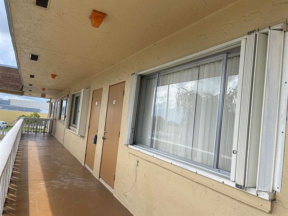 4th image of 600 Village Green Ct #303C