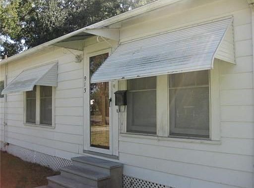 2nd image of 913 Shady Ln