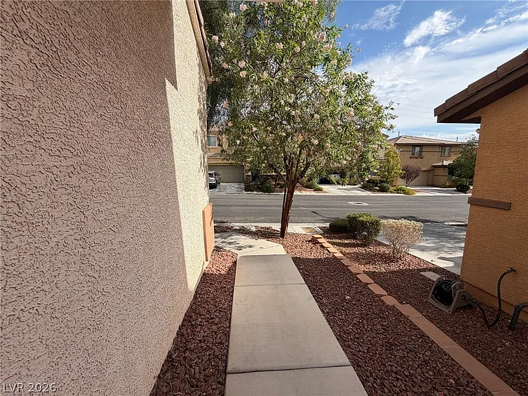 10629 Axis Mountain Ct — Photo 37