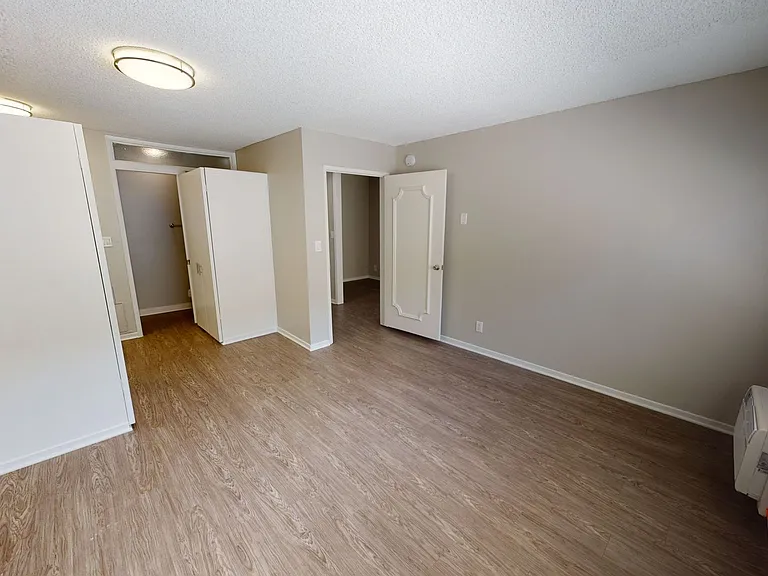 Wilshire Regency Apts. — Photo 19