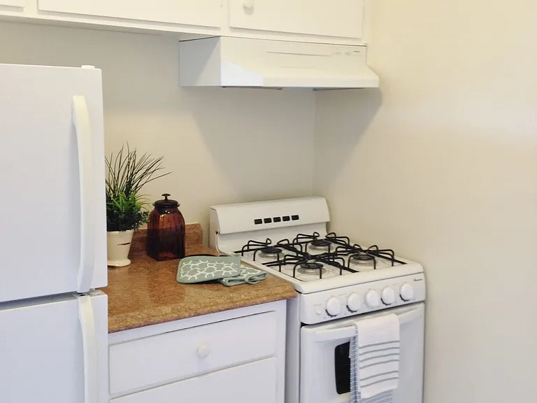 Coronado Apartments — Photo 17